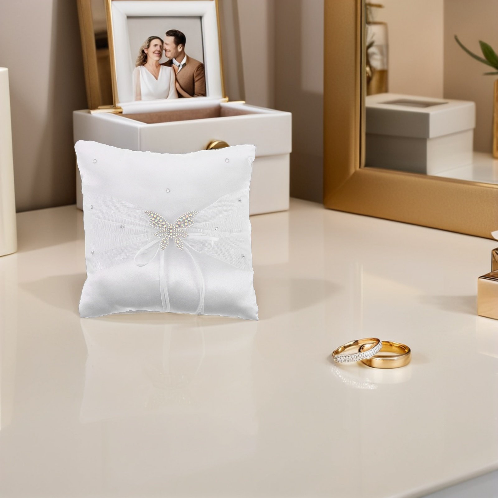 Ring Bearer Pillow - 白いサテン製リングピロー、ラインストーンのリボン付き、小サイズ、結婚式用、リングを置くためのクッション、クラシックなリングベアラー用、サテンのリボン付きピロー。