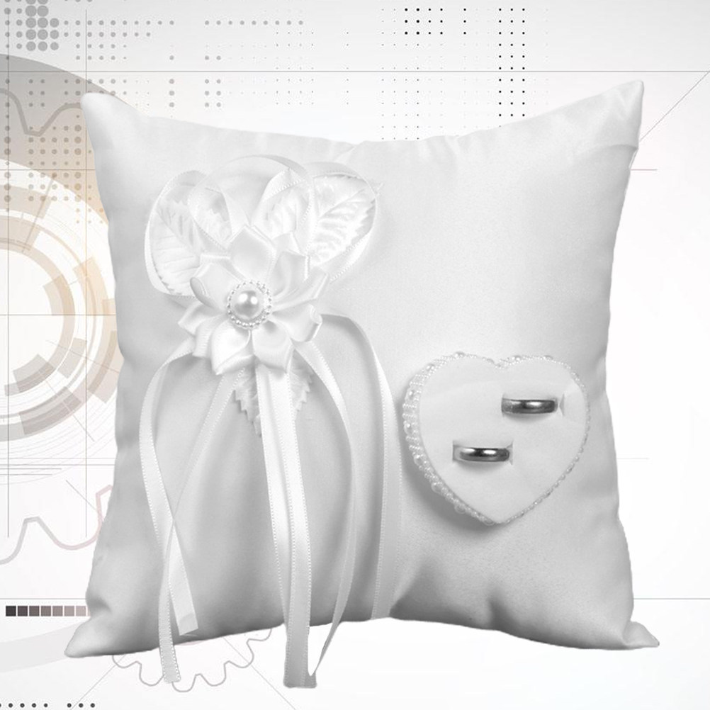 1個入り、白いウェディングリング用クッション。繊細な刺繍が施 - Ring Bearer Pillow のレビューと価格