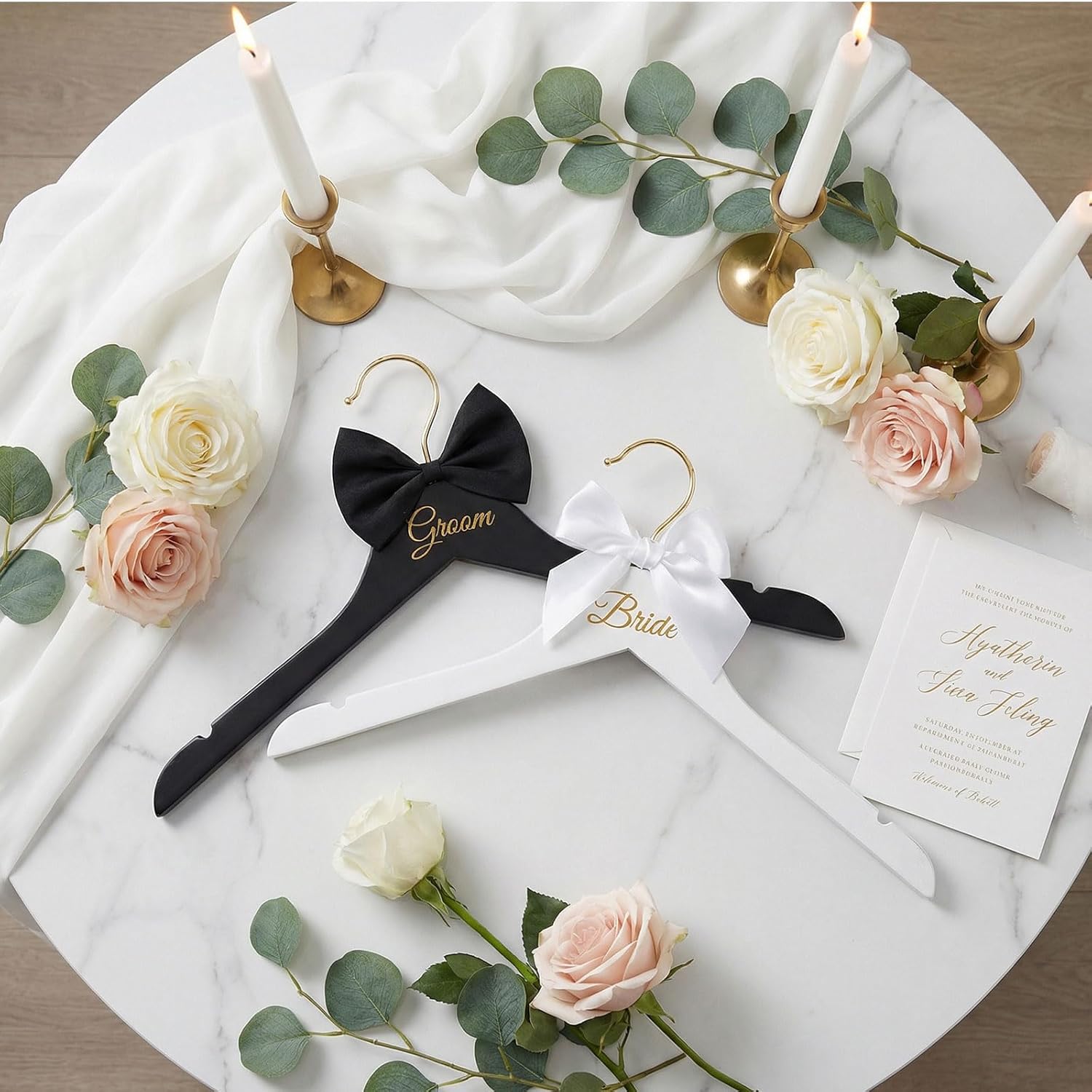 木製の新郎新婦用ハンガーセット2個。ウェディングドレスやスー - Suit Supply Wedding Party のレビューと価格