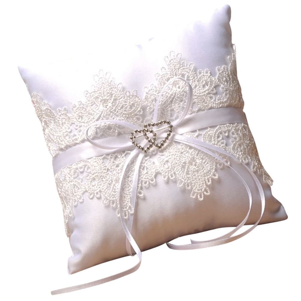 上品なウェディングリングピロー。レースとリボンで装飾された、 - Ring Bearer Pillow のレビューと価格